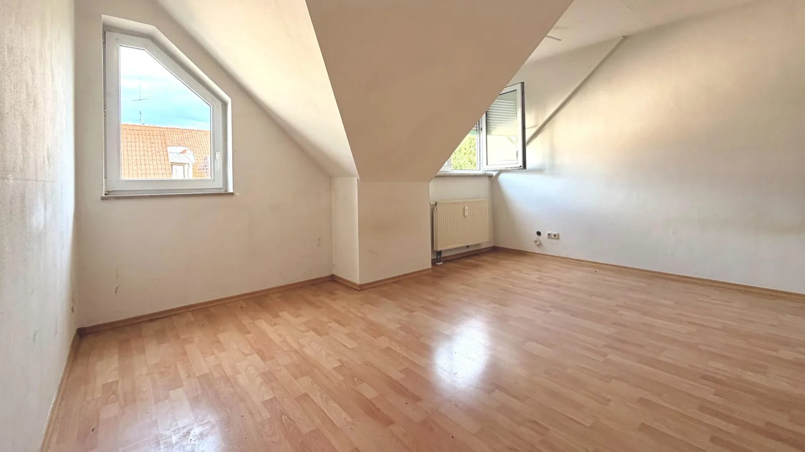 Dachgeschosswohnung in Weiden nach der Entrümpelung durch DirektErledigt: leergeräumt und besenrein übergeben